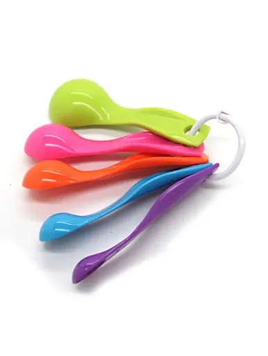 plastic measuring spoon set for cooking and baking, the bright green blue pink measuring spoon makes the kitchen lively and interesting