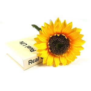 Real Touch Silk Mum Flowers Sikyway Hot Sale Artificial Silk Mum Flowers Spray For  Home Decoration