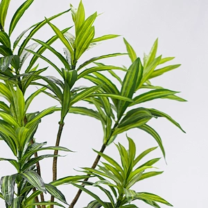 Popular Vivid Customized Indoor Display Foliace Artificial Plant Artificial Tree And Plants