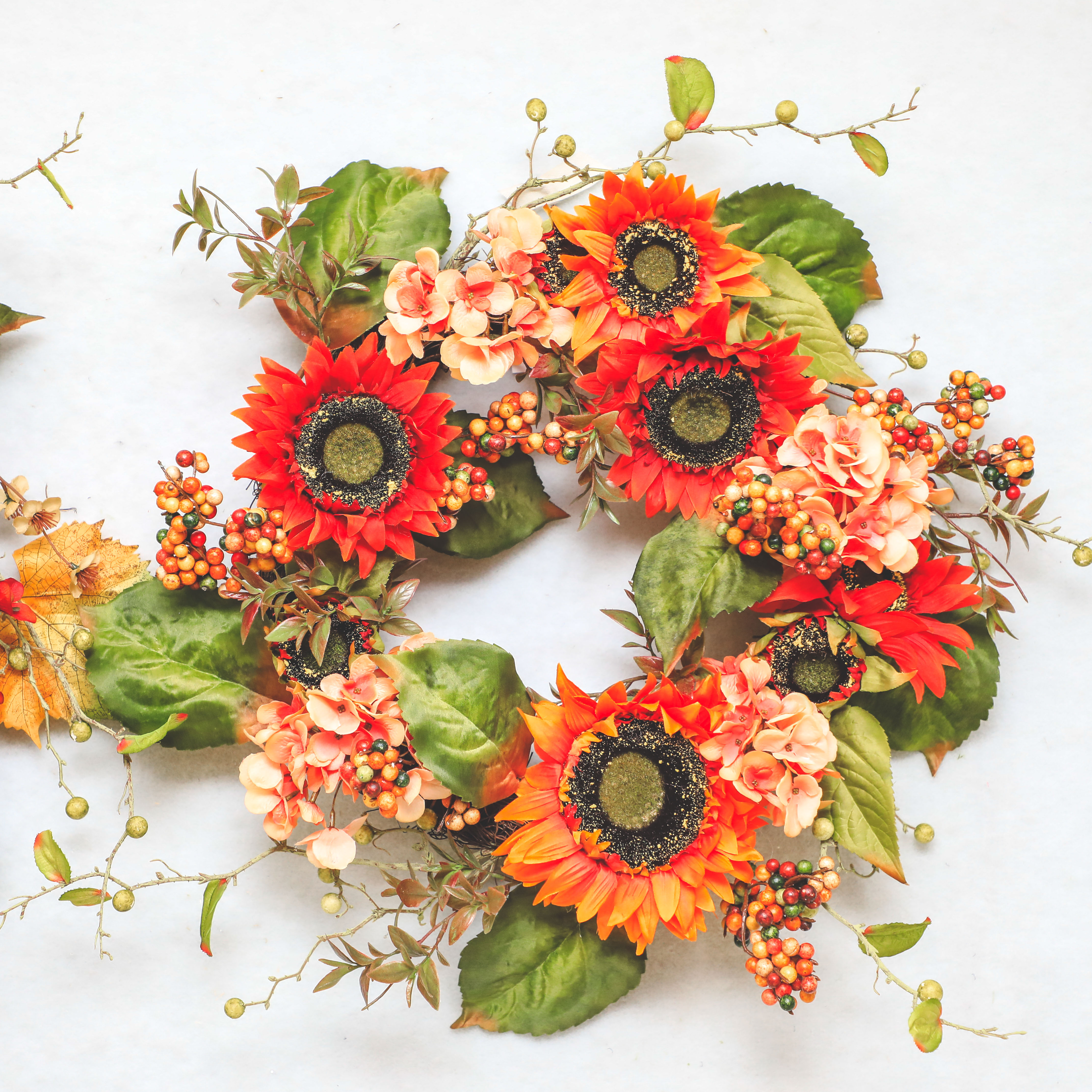 Warm decoration spring Factory Direct New Design Christmas Wreath Supplies Decoration Artificial Wreaths