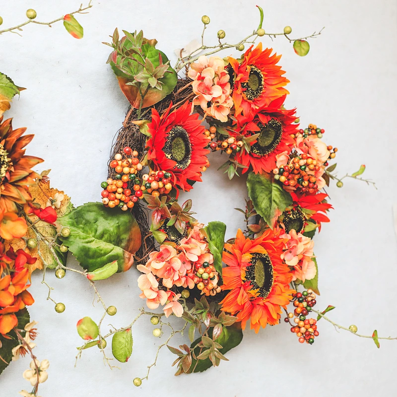 Warm decoration spring Factory Direct New Design Christmas Wreath Supplies Decoration Artificial Wreaths