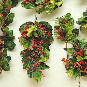 Wholesales China Manufacturer Reasonable Price Customized Christmas Decoration Flower Wreath