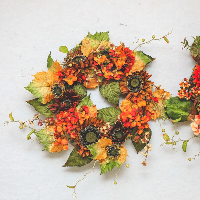 Warm decoration spring Factory Direct New Design Christmas Wreath Supplies Decoration Artificial Wreaths