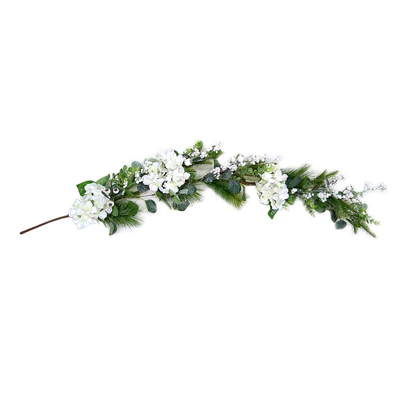 2020 New Design Fashionable Inexpensive Artificial Christmas Hanging Decoration Wreath