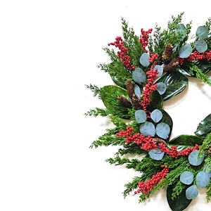 Eco-Friendly Pine needles and leaves wreath 66/38.1cm Real Touch wreath with red berry