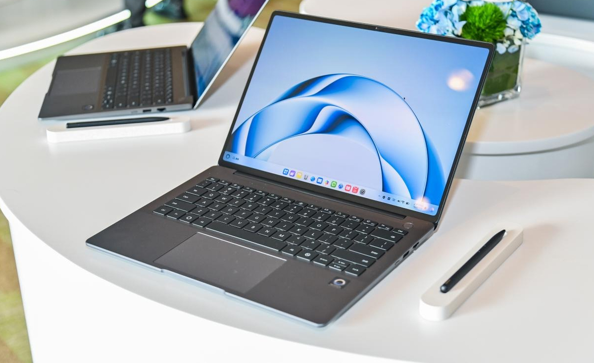 dual screen laptops