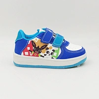 sneakers trainers