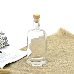 Custom Empty Transparent 200ml 300ml 500ml 700ml Glass Liquor Whisky Vodka Wine Bottle with Cork