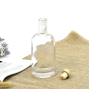 Custom Empty Transparent 200ml 300ml 500ml 700ml Glass Liquor Whisky Vodka Wine Bottle with Cork
