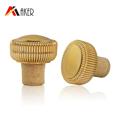 Special design empty clear 700ml XO brandy wine glass bottle with gold aluminum covered cork