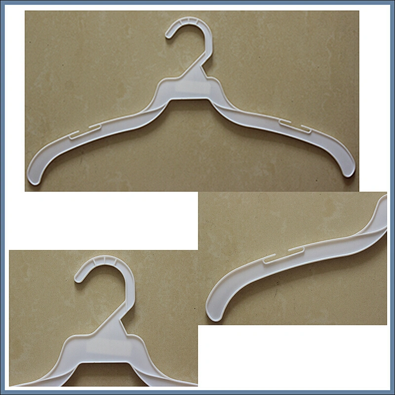 3123-40.5cm Plastic coat hanger with clips