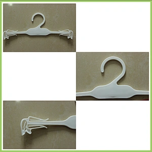 7010-23.4cm china supplier underwear hanger plastic cheap clothes hanger