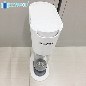 simple line design with safe soda maker for home use 0.6L Cylinder 420g CO2 PET bottle
