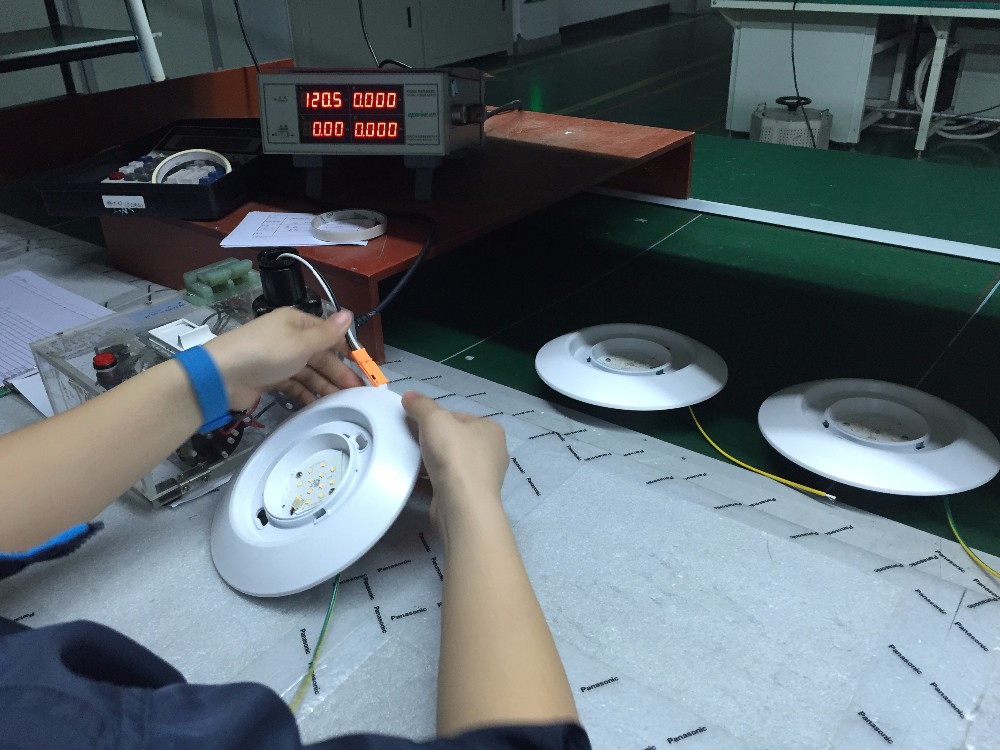 Led disk light