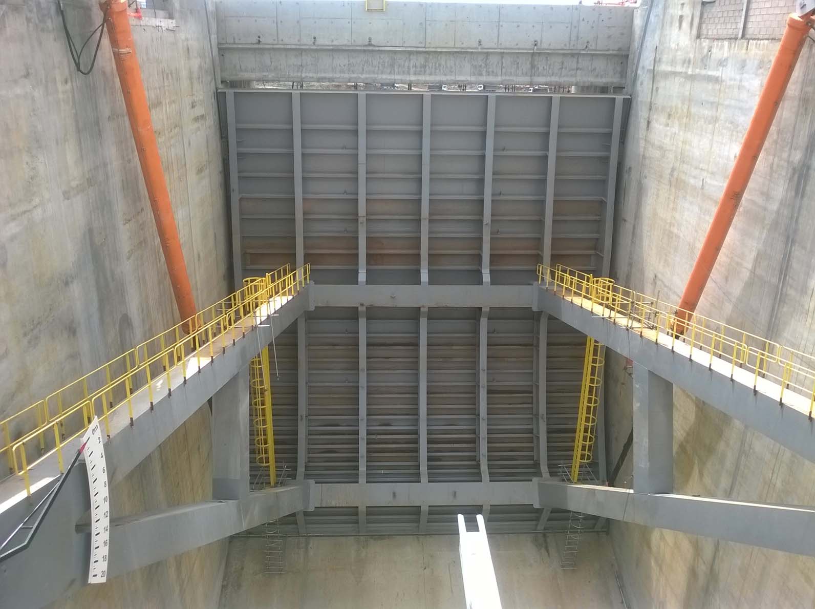 Congratulation CATSU hydraulic seccessful assembly the radial gate hydraulic cylinders on Brazil Belo Monte