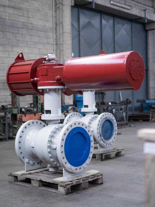 Large industrial pneumatic ball valves