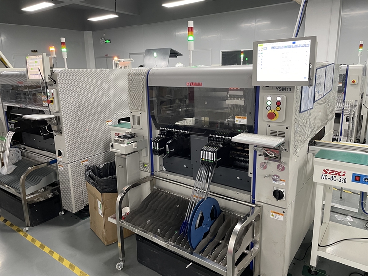 The difference of SMD and SMT