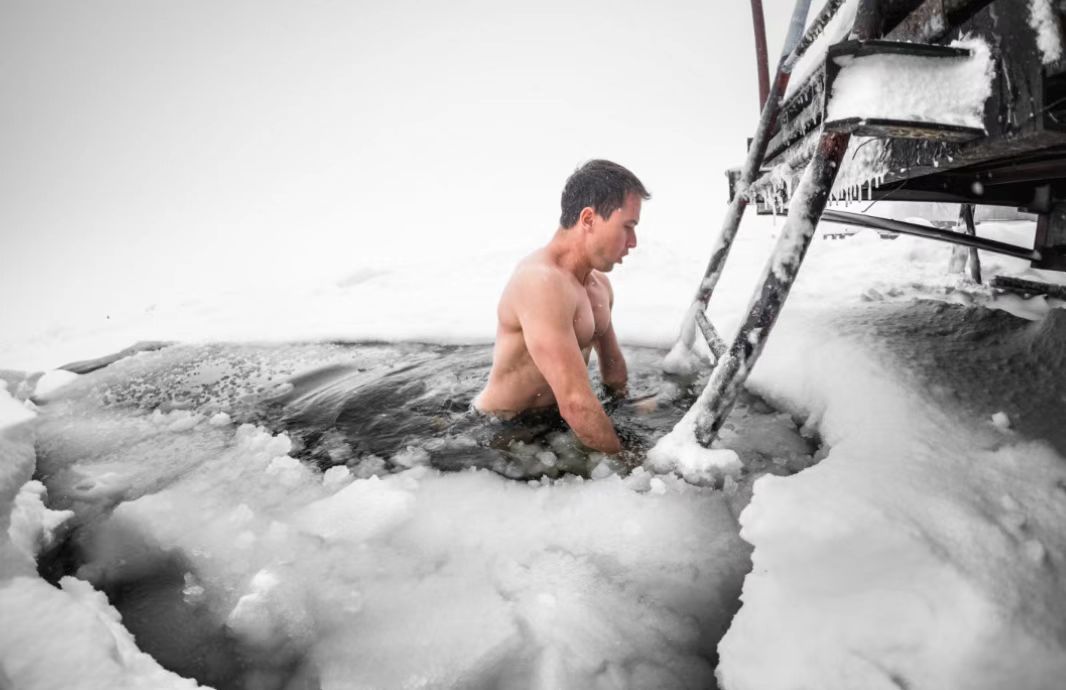 gym with sauna and ice bath