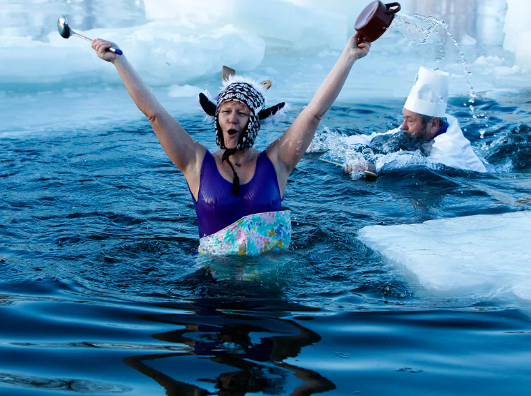 do you wear clothes in an ice bath