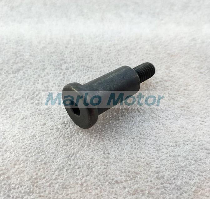 ISF2.8 Original diesel engine spare parts rear gear housing shoulder screw 5255271