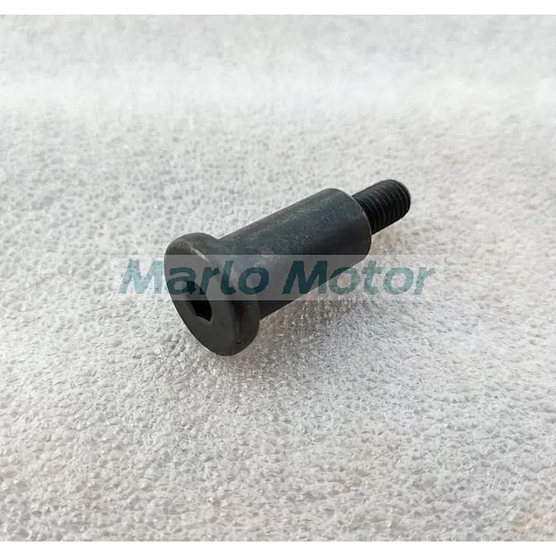 ISF2.8 Original diesel engine spare parts rear gear housing shoulder screw 5255271