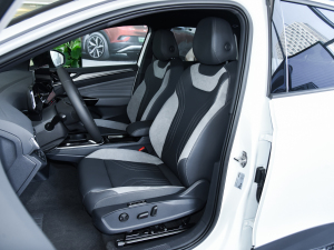 2022 Long Range Lite PRO Master Driver's Seat