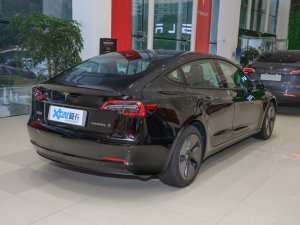 2022 rear-wheel drive version with 45 degrees rear right 2022 rear-wheel drive version with 45 degrees rear right