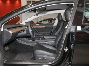 2022 rear-wheel-drive front-seat space 2022 rear-wheel-drive front-seat space