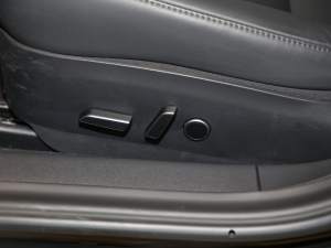 2022 rear-wheel-drive driver's seat adjustment 2022 rear-wheel-drive driver's seat adjustment