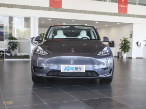2022 rear-wheel-drive version front