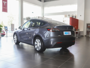 2022 rear-wheel drive version with 45 degrees rear left