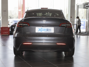 2022 rear-wheel drive version	