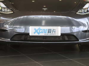 2022 rear-wheel drive version of the grille