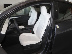 2022 rear-wheel drive main driver's seat