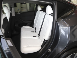 2022 rear-wheel-drive rear seats