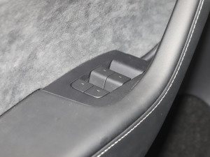 2022 rear-wheel-drive version master window control area	