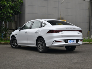2021 400KM Luxury Left Rear 45 Degree