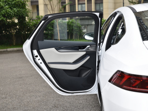 2021 400KM luxury left rear door
