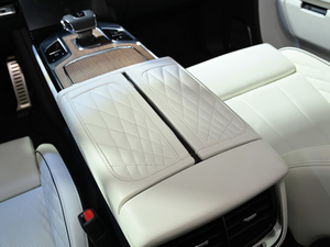 2021 510km flag collar version four-seat center armrest box