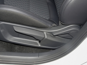 2020 E-liFe driver's seat adjustment