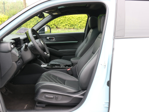 2022款420km 见极版 前排空间