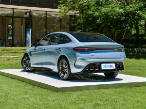 2022 model 550km standard battery life rear drive version noble type 45 degrees left rear