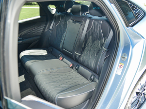2022 model 550km standard battery life rear drive version distinguished rear seats