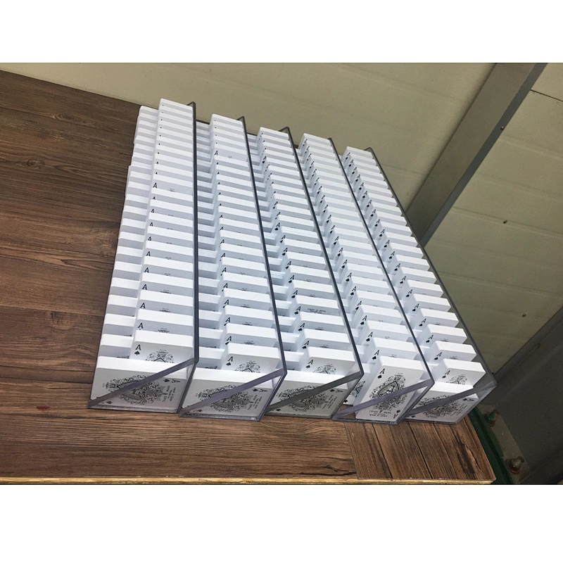 Máquina de corte e vinco para cartas de pôquer