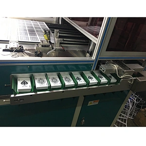 Máquina de corte e vinco para cartas de pôquer