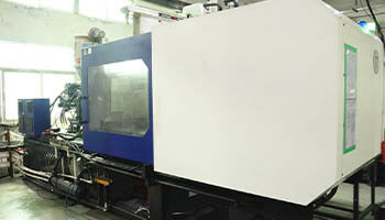 injection molding machine-1
