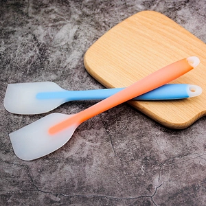 new design kitchen baking tool food grade silicone shovel multiple colored silicone spatula
