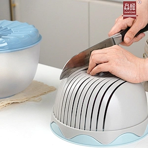 Convenient Plastic Manual Salad Spinner Fruit and Vegetable Dehydr or Salad Dryer Spinners with Vegetable Basket Household