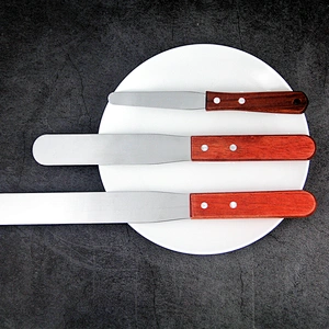 YF Custom Pastry Cake Cream Scraper Butter Spatula With Wooden Handle Cake Baking Icing Spatula