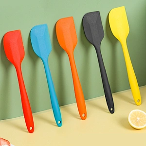 Wholesales Heat-Resistant Non Stick Baking Cooking Utensil Kitchen Accessories Silicone Scraper Spatula